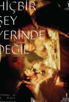 Hiçbir Şey Yerinde Değil 2024 Filmi İzle